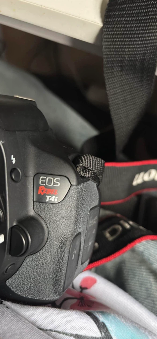 Canon EOS Rebel T4i DSLR Camera with 18-135mm Lens - photo 3