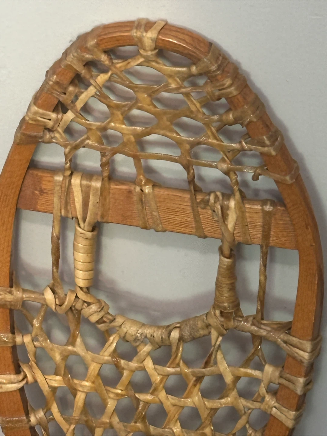 Vintage 33.5" Wooden Huron Snowshoe - Pristine Condition - photo 2