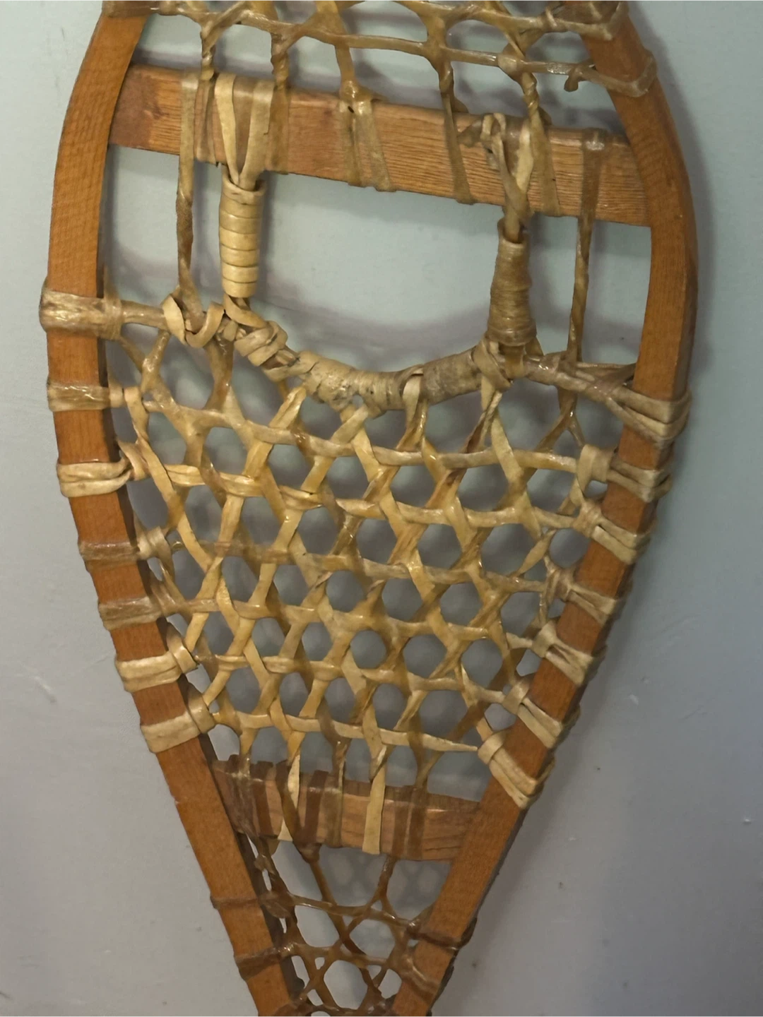 Vintage 33.5" Wooden Huron Snowshoe - Pristine Condition - photo 3