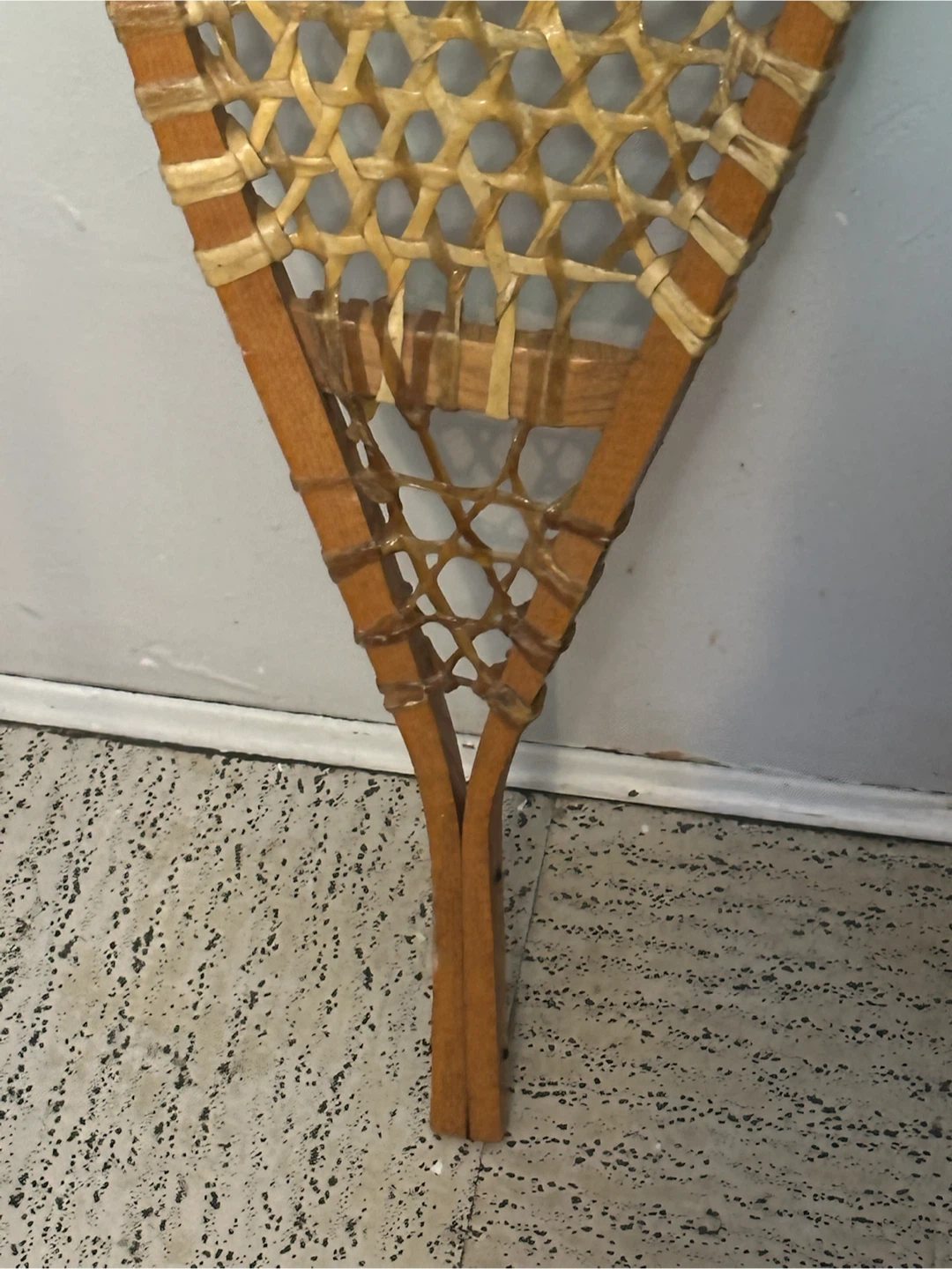 Vintage 33.5" Wooden Huron Snowshoe - Pristine Condition - photo 4