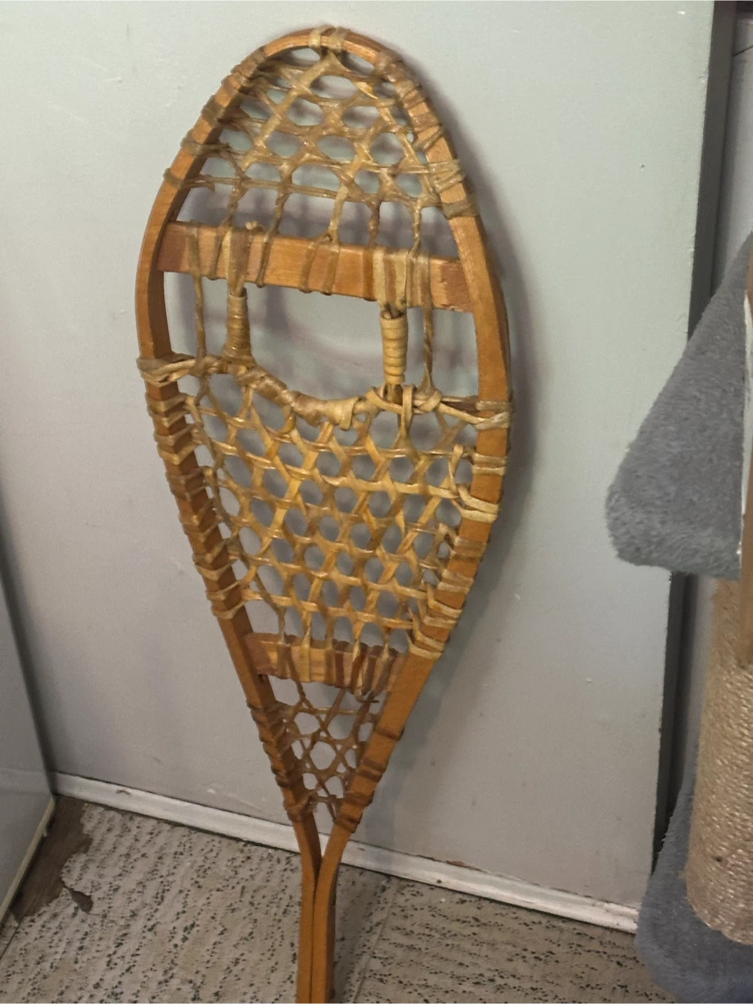 Vintage 33.5" Wooden Huron Snowshoe - Pristine Condition - photo 5
