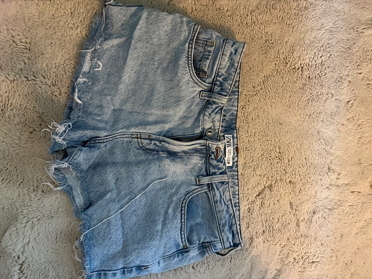 Zara Denim Shorts - Light Wash