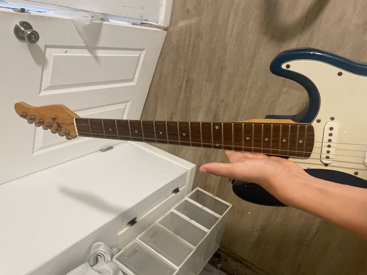 Blue Electric Guitar - photo 3