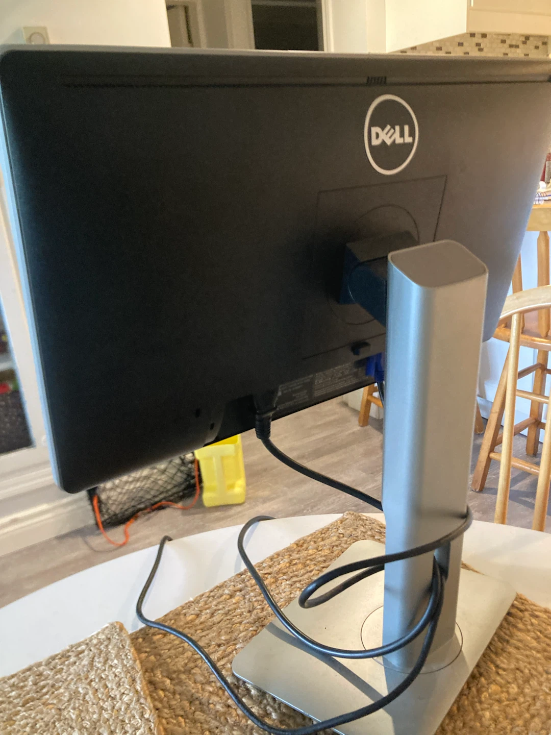 MOVING SALE : Dell Computer Monitor with BENFEI Adapter - photo 4