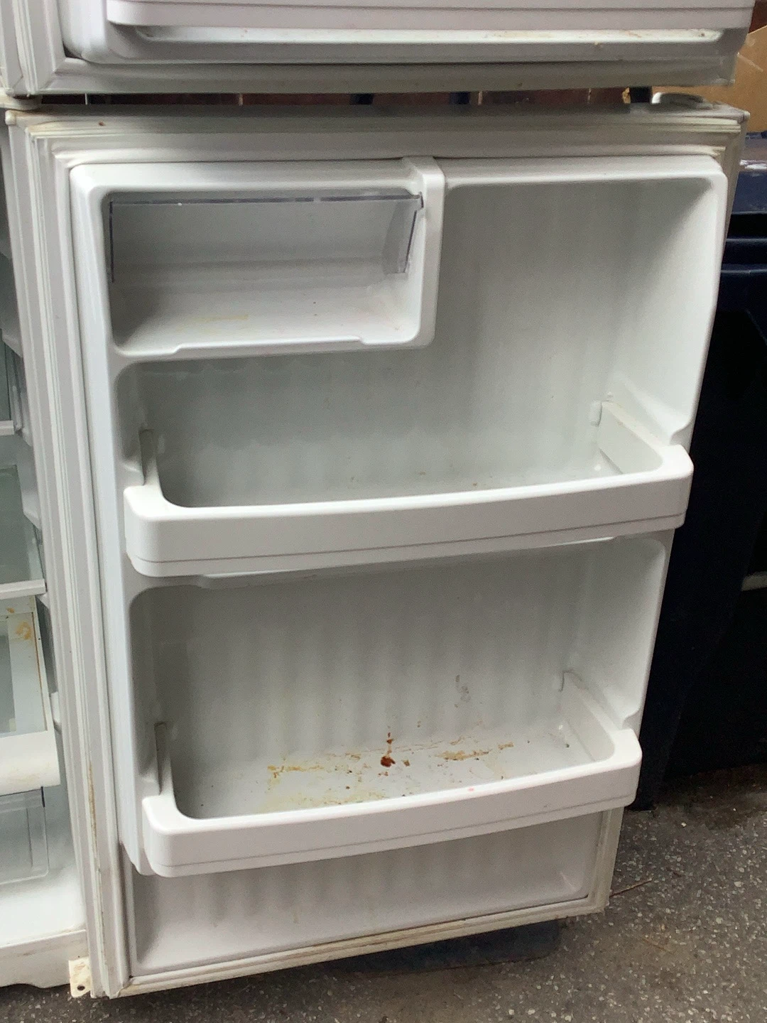 Free GE used fridge for man cave garage basement - photo 4