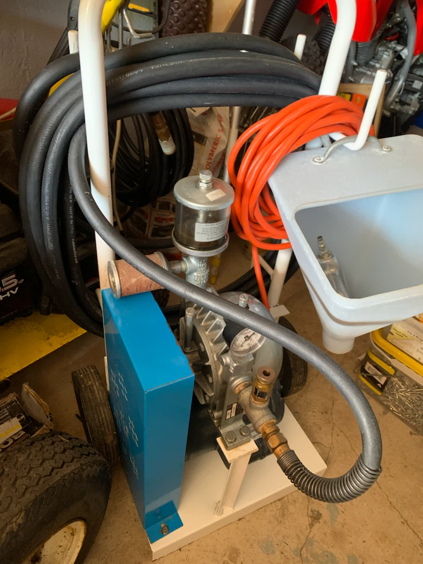 Contractor popcorn ceiling texture machine