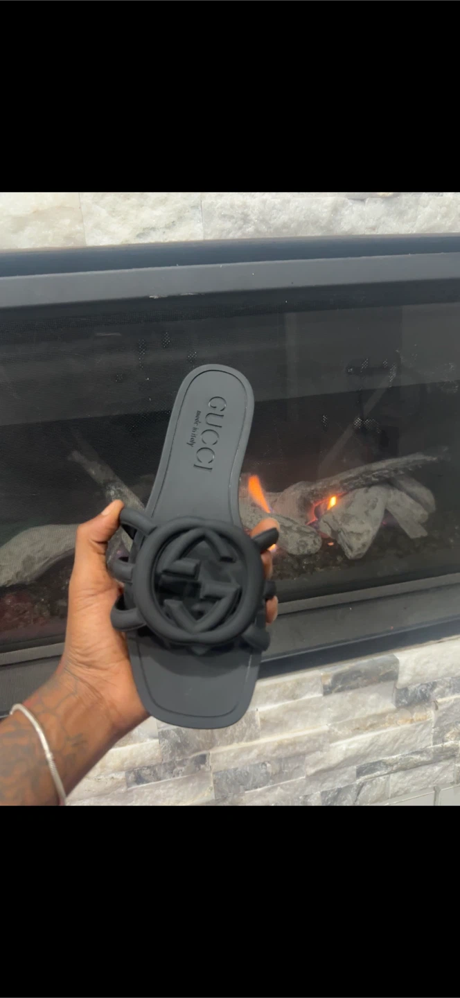 Gucci Black Rubber Slide Sandals - photo 2