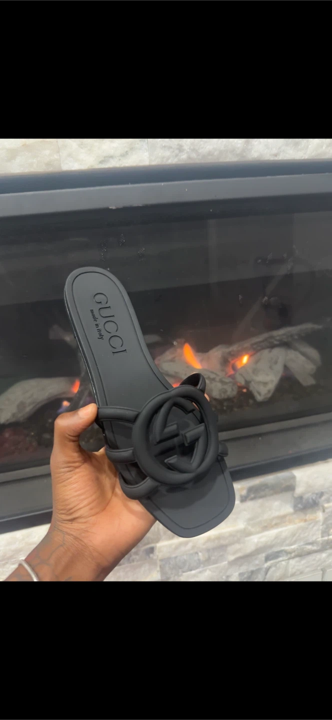 Gucci Black Rubber Slide Sandals - photo 3