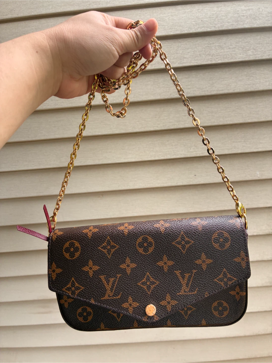 LV wallet on chain - photo 2