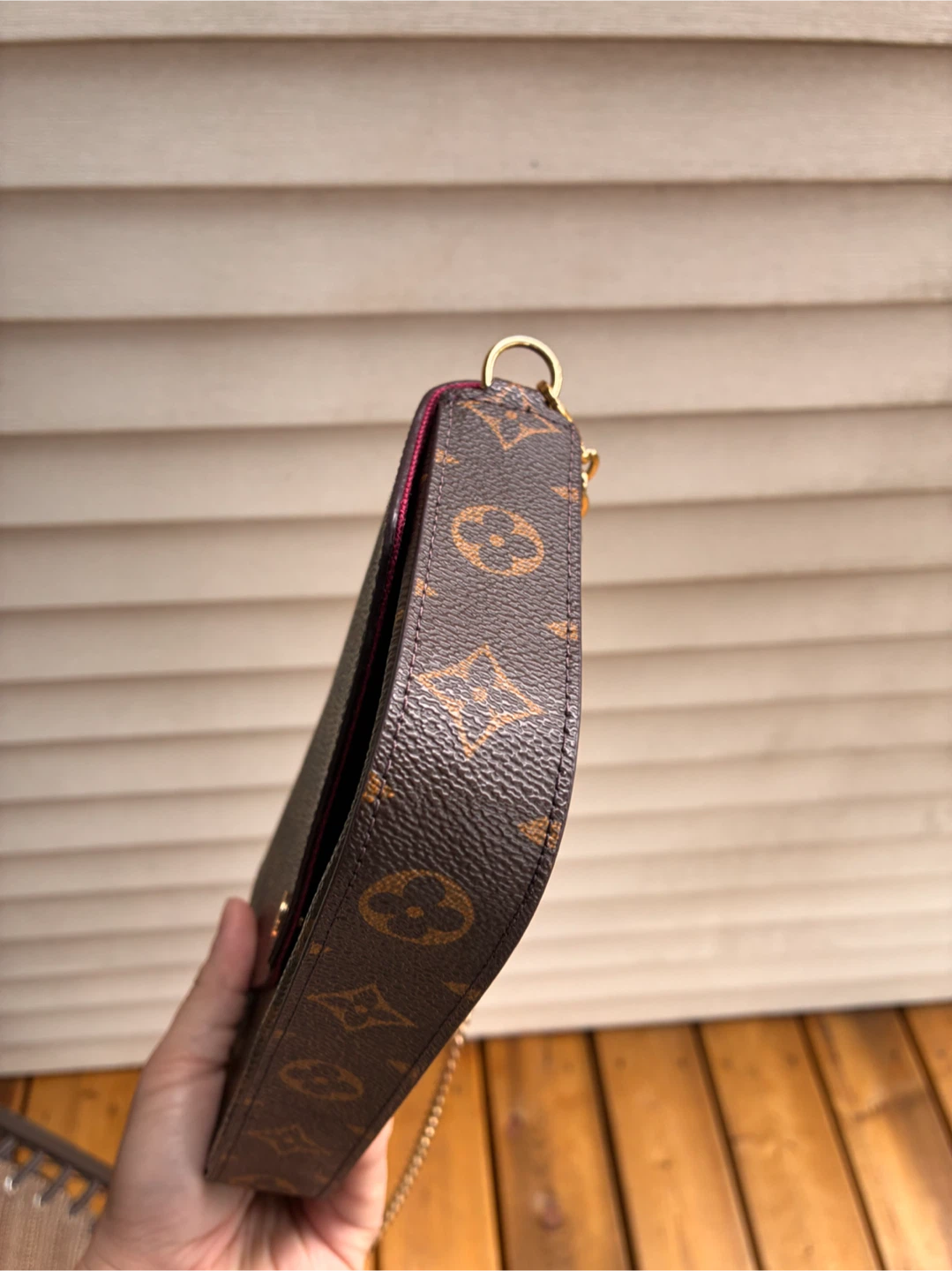LV wallet on chain - photo 3