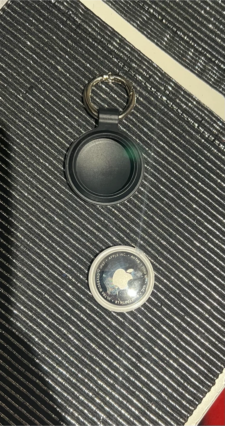 Apple AirTag 1-Pack with Black Silicone Holder - photo 2