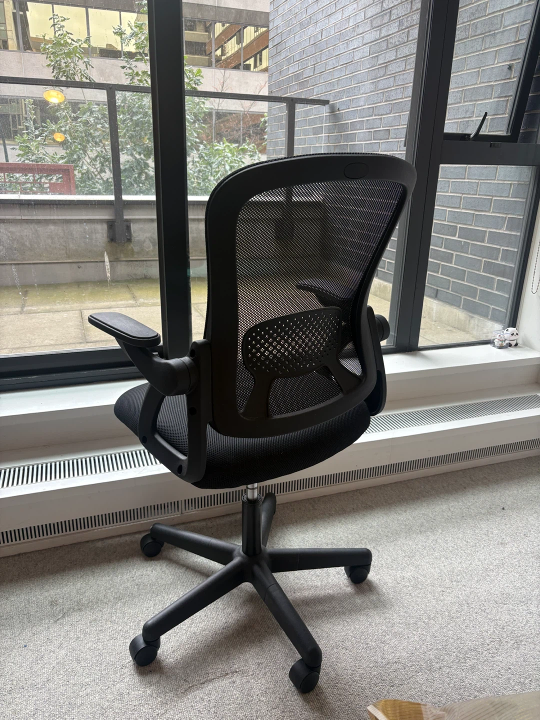 Black Mesh Office Chair - photo 2