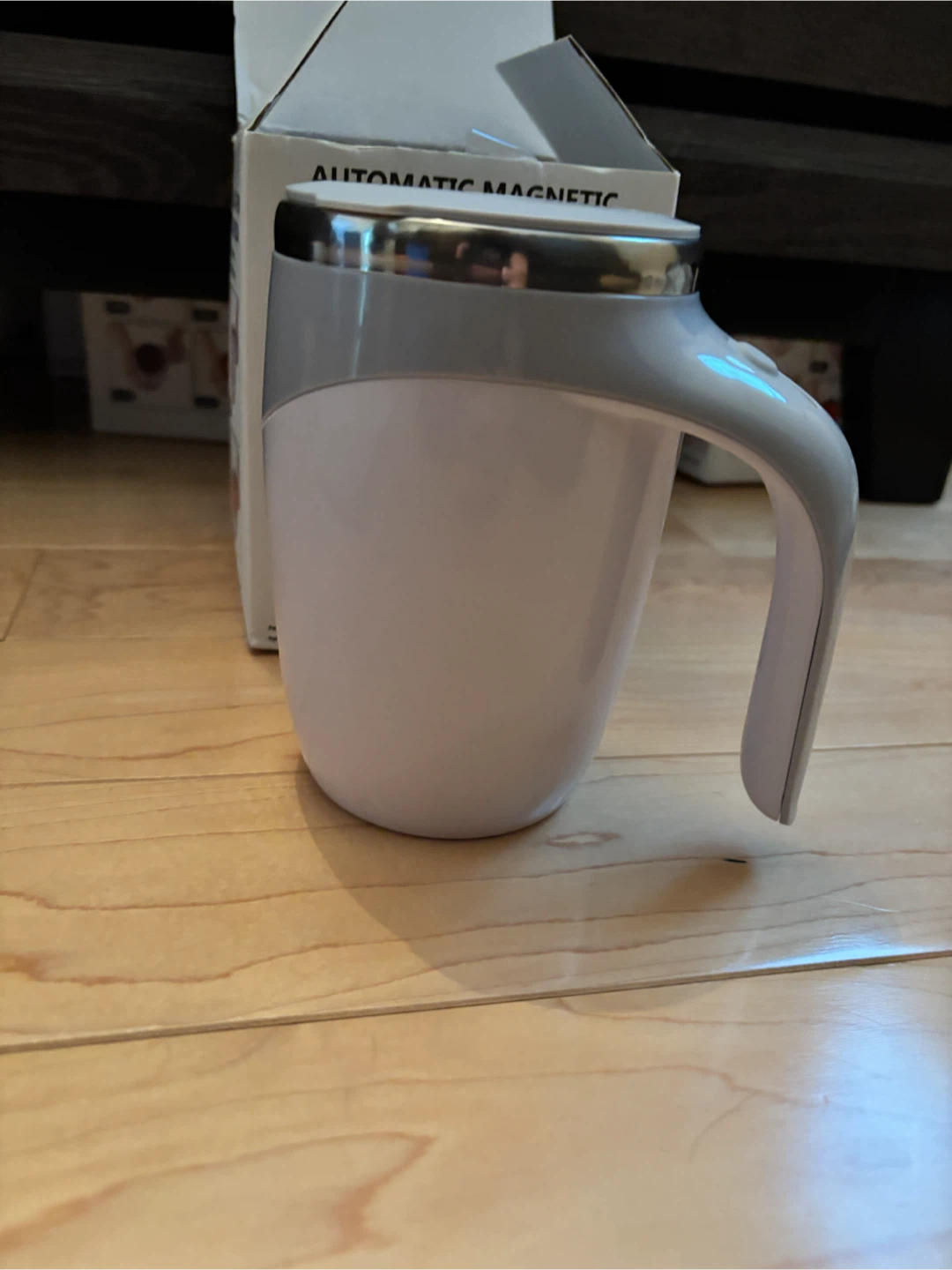 Automatic Magnetic Stirring Cup (white and there’s a brown one) - photo 2