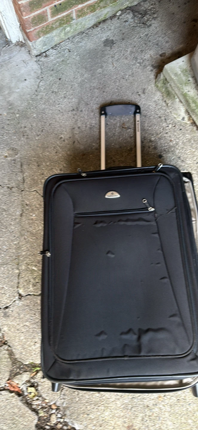 Black Samsonite suitcase