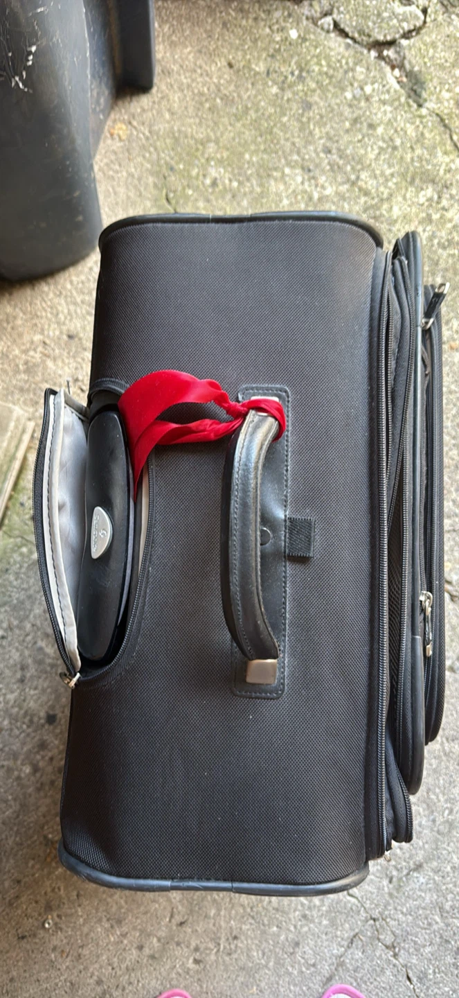 Black Samsonite suitcase - photo 2