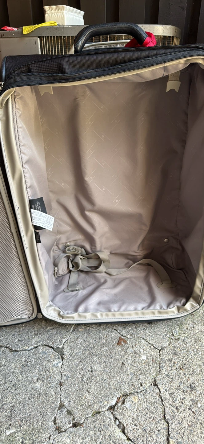Black Samsonite suitcase - photo 3