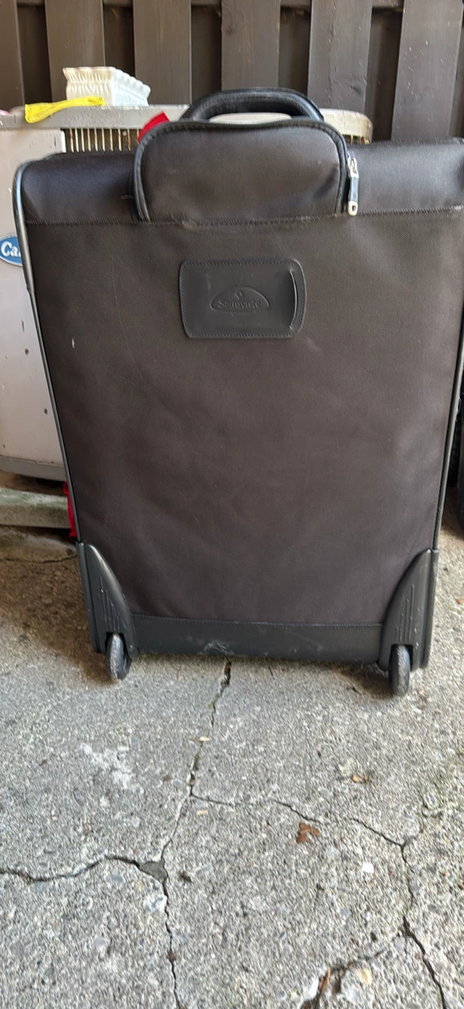 Black Samsonite suitcase - photo 5