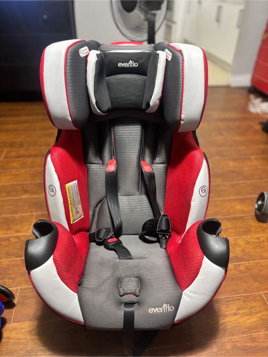 CAR SEAT - Evenflo Symphony All-in-One Convertible