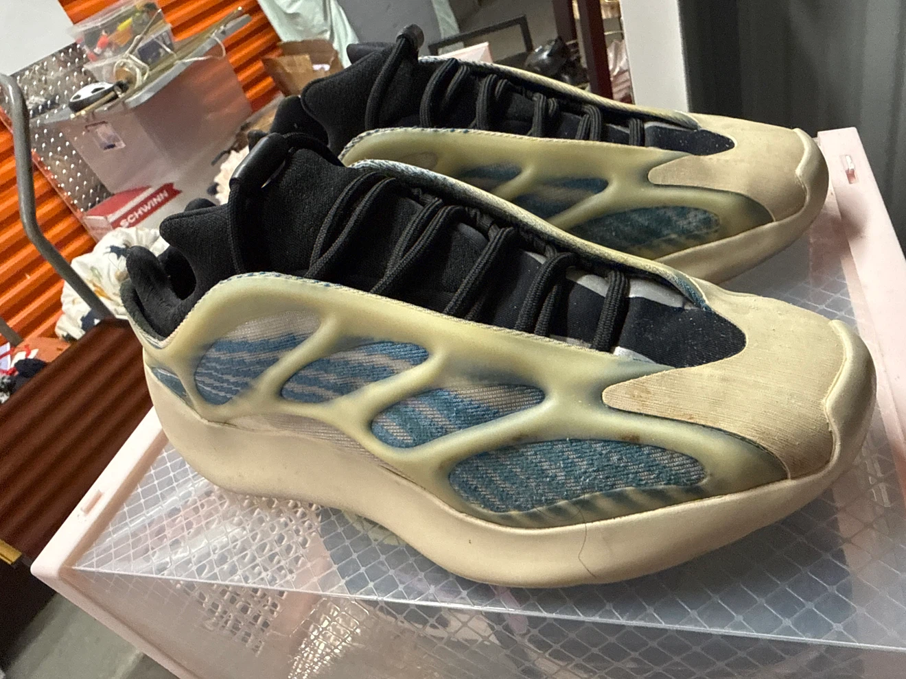 Adidas Yeezy 700 size 7 women and men - photo 2