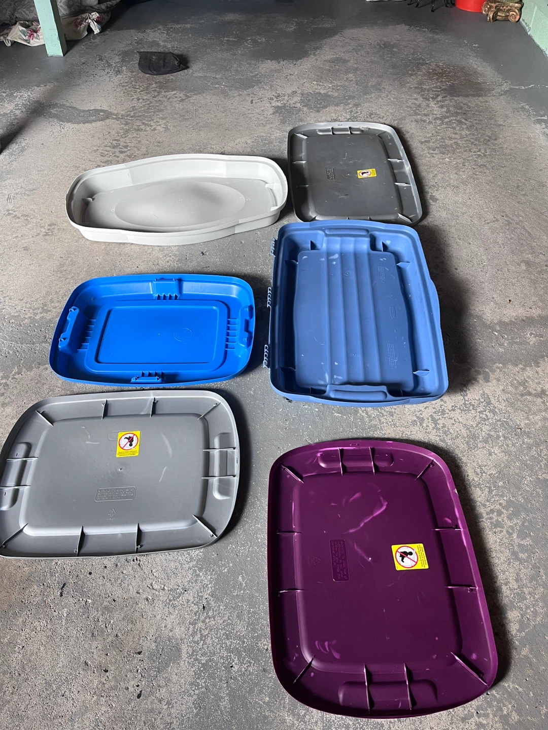Storage bin lids