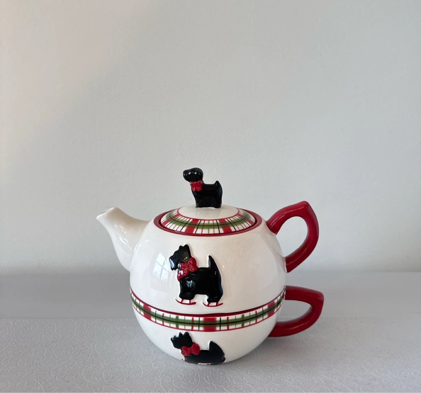 Black Scottie Dog Skating Tea Pot & Cup