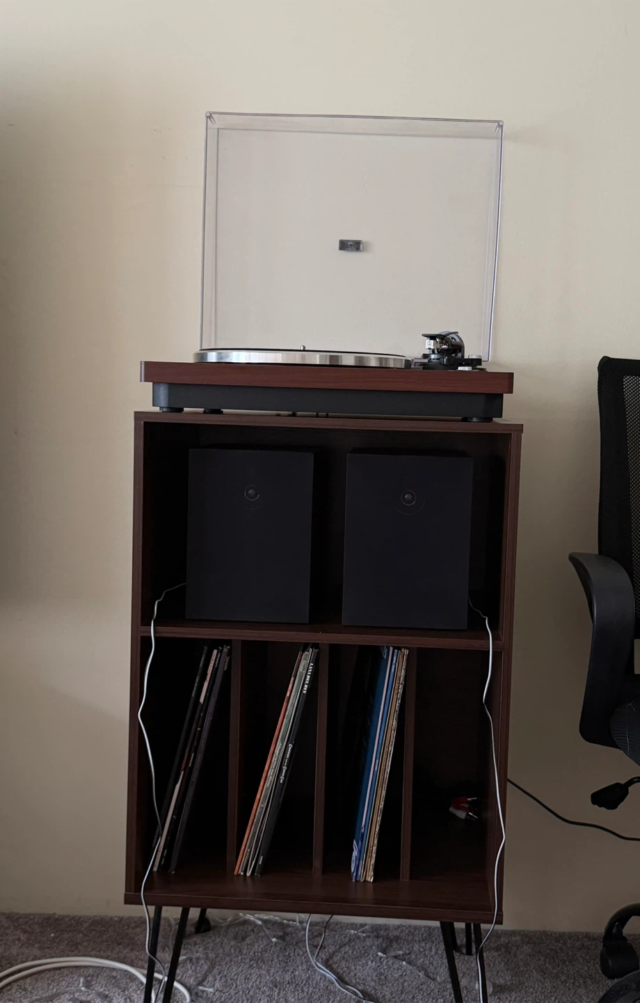Gramophone and table - photo 3