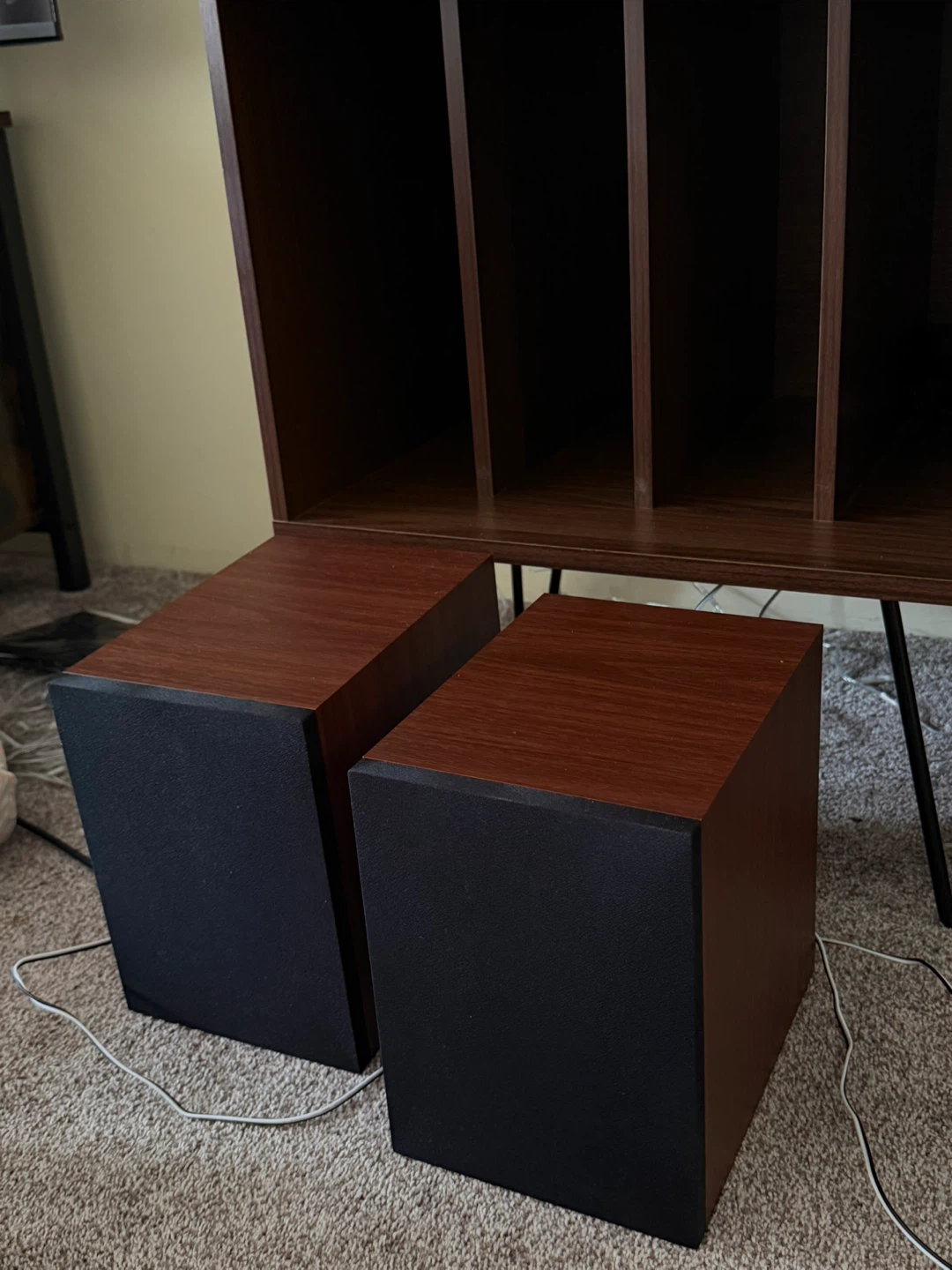Gramophone and table - photo 4