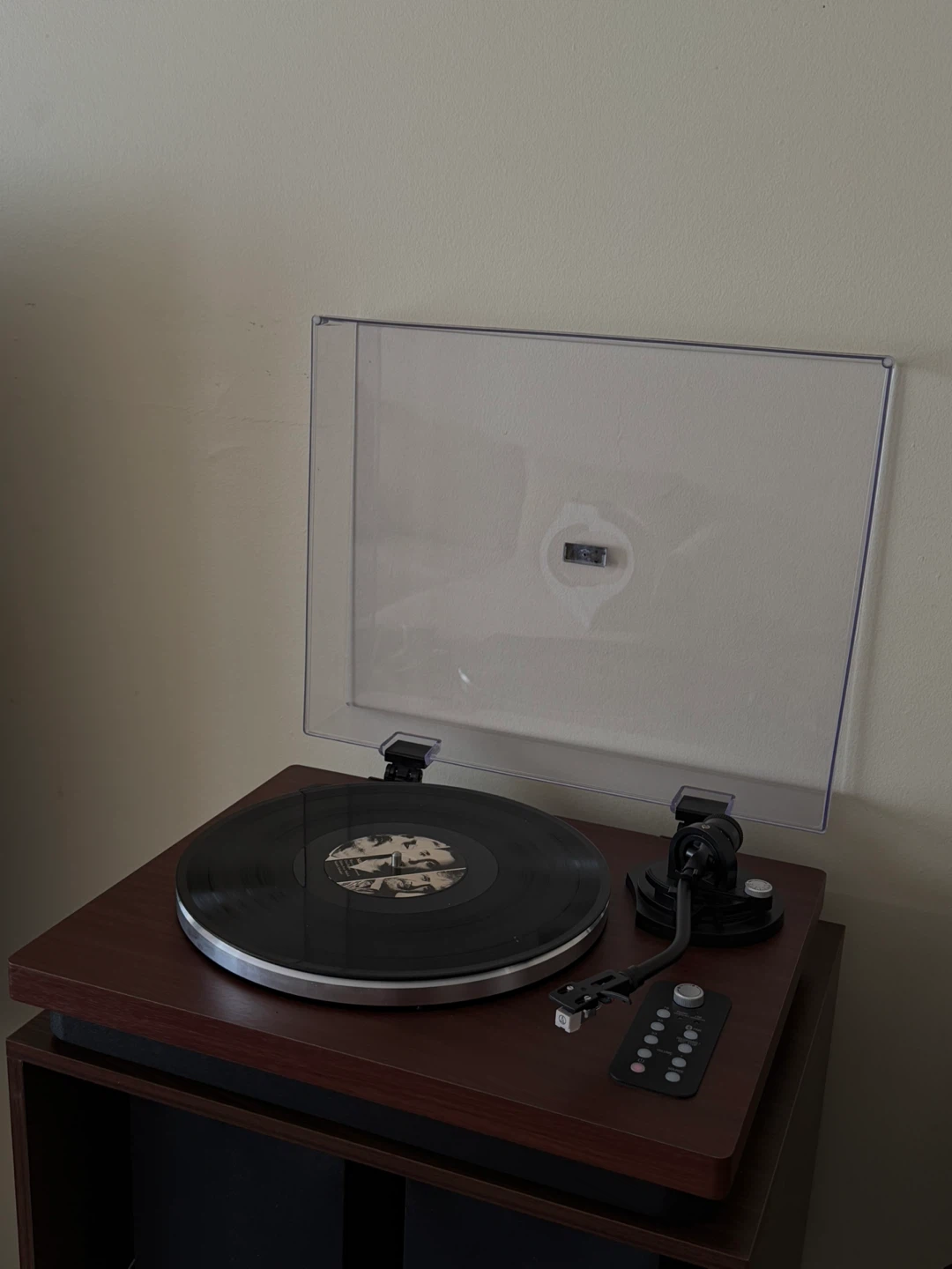 Gramophone and table - photo 5