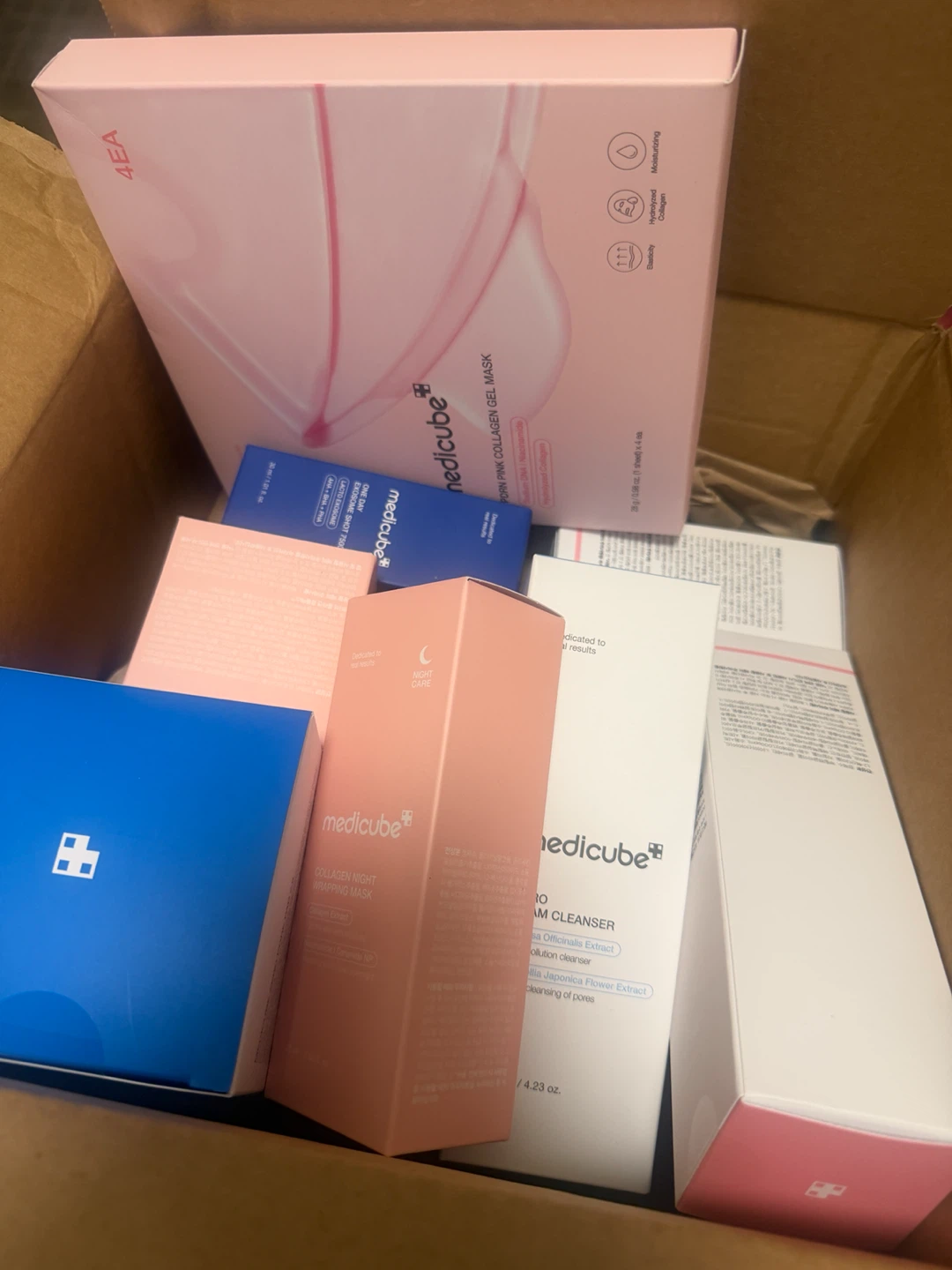 Medicube Collagen Gel Mask & Skincare Set - photo 2