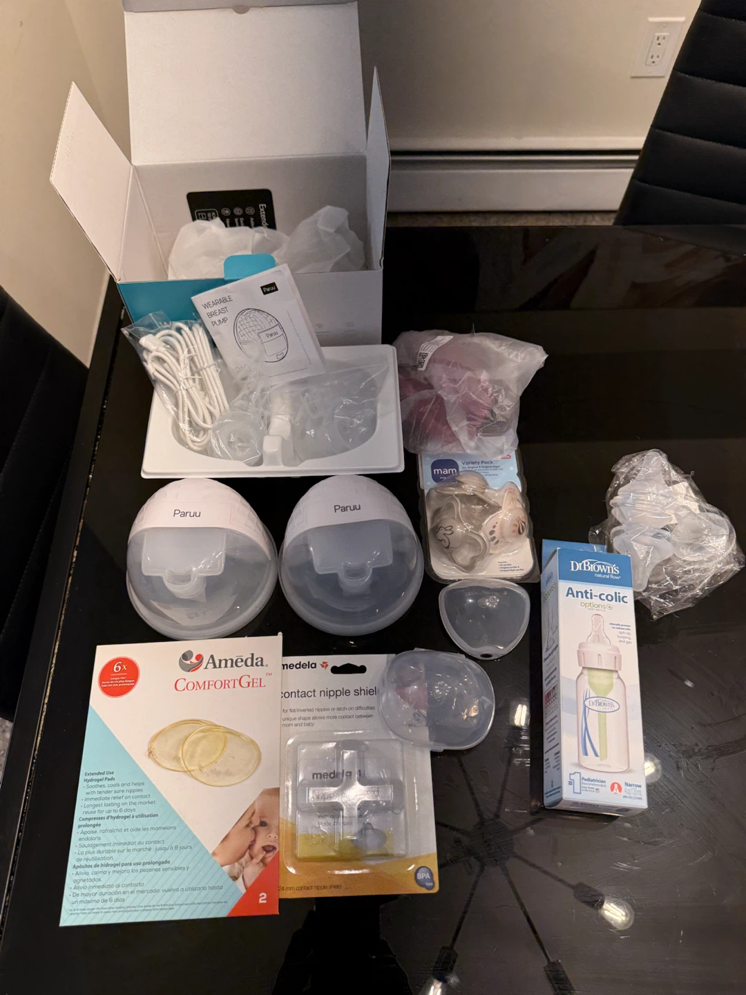 Paruu Wearable Pumps + Baby Items