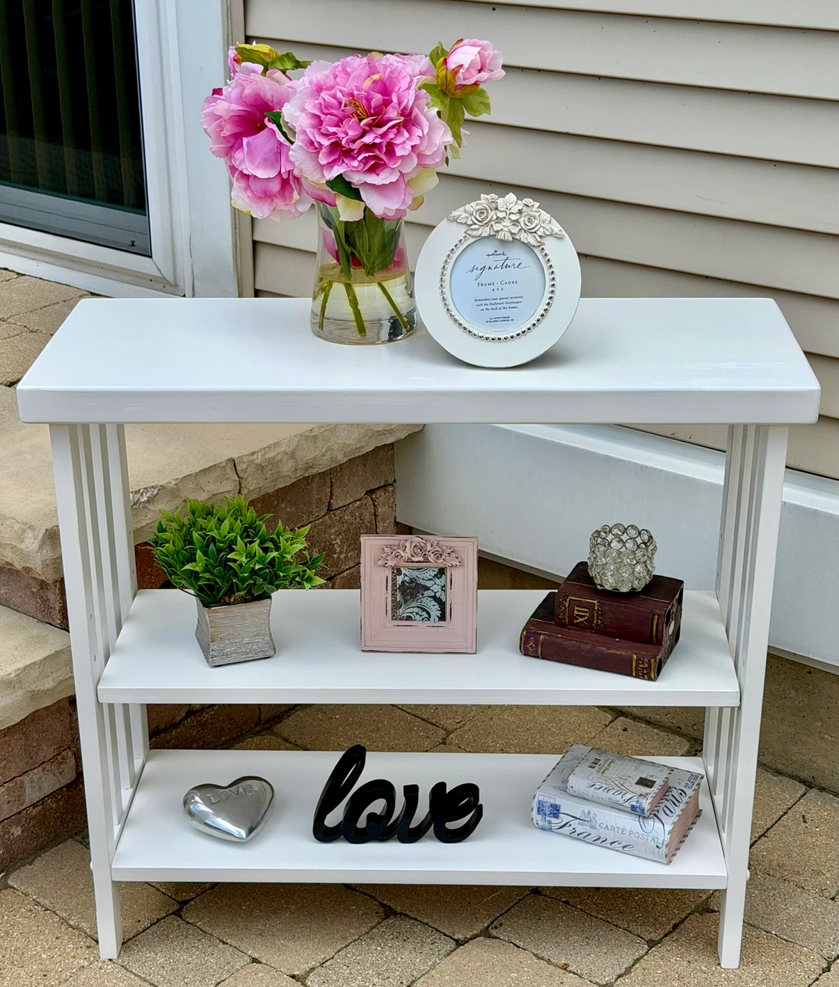 WHITE SHELVING STAND