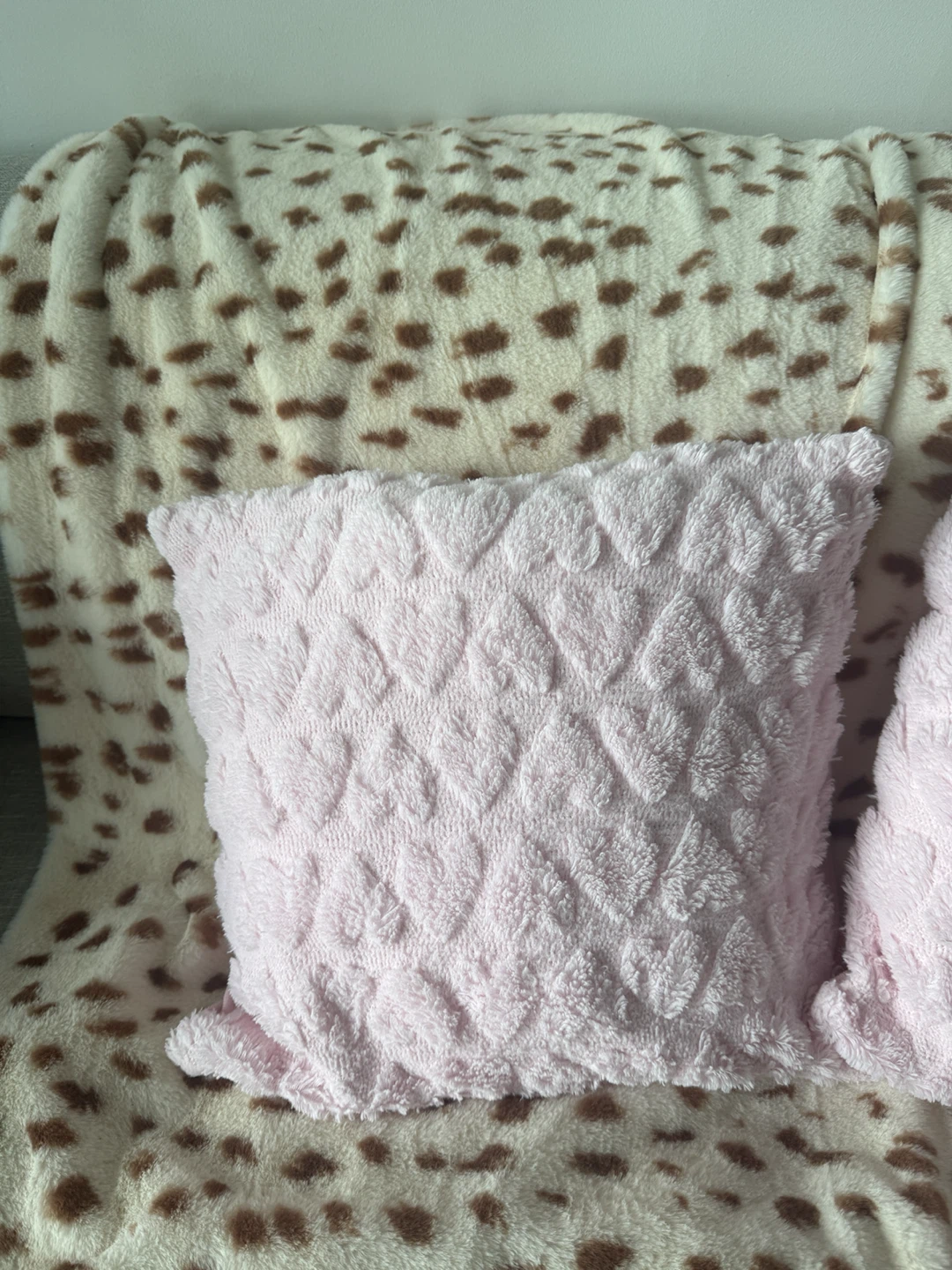 Set of 2 Pink Heart Cushion Covers – 45 x 45 cm - photo 2