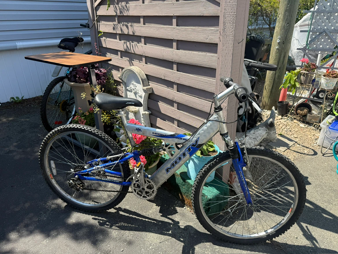 Mongoose Highland Trail Mountain Bike - photo 2