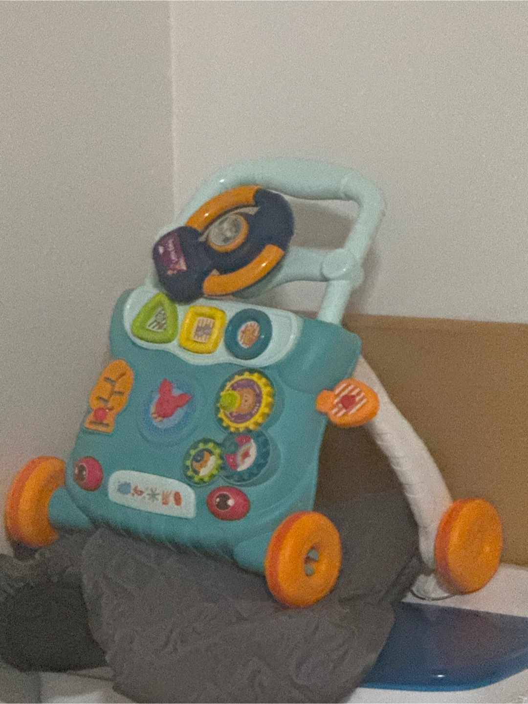 Andador de actividades para bebés con volante y juguetes
