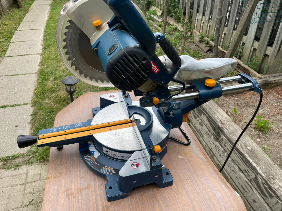 10" SLIDING COMPOUND MITER SAW WITH LASER Ryobi 10” saw - photo 5