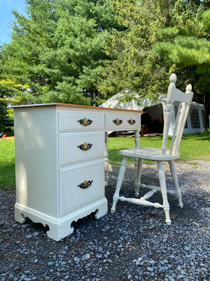 Vintage Drouin White Maple Desk with Chair (CAN DELIVER)