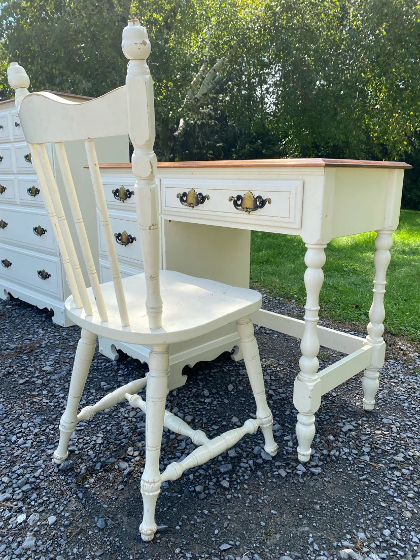 Vintage Drouin White Maple Desk with Chair (CAN DELIVER) - photo 2