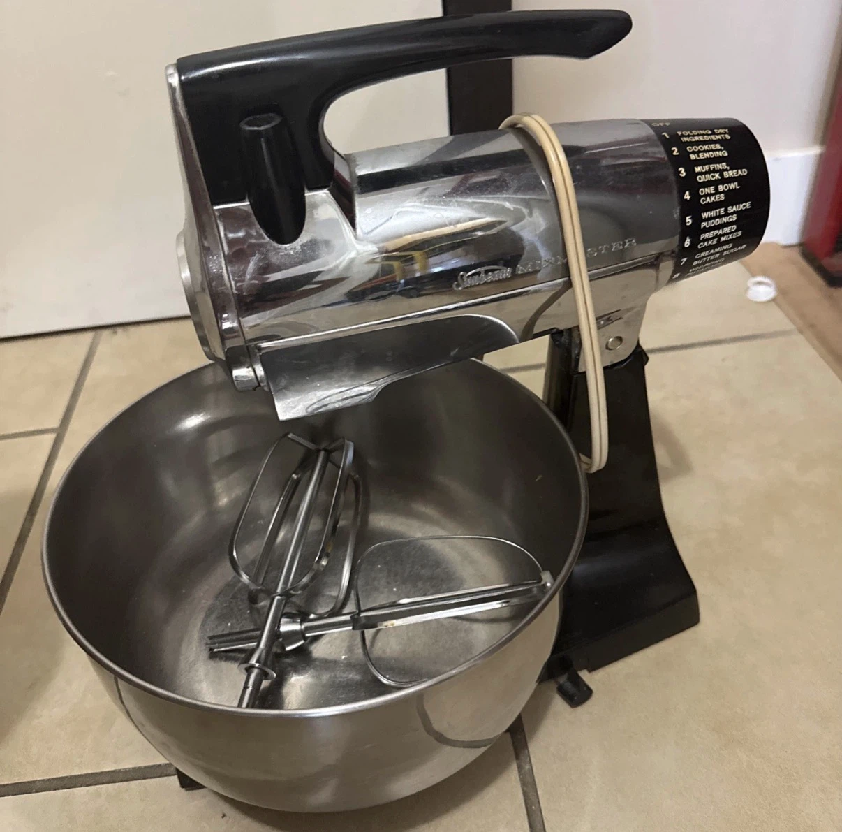 Sunbeam Stand Mixer with Bowl and Beaters