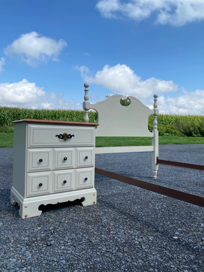 Drouin Vintage Twin Bed + Matching Nightstand (CAN DELIVER) - photo 2