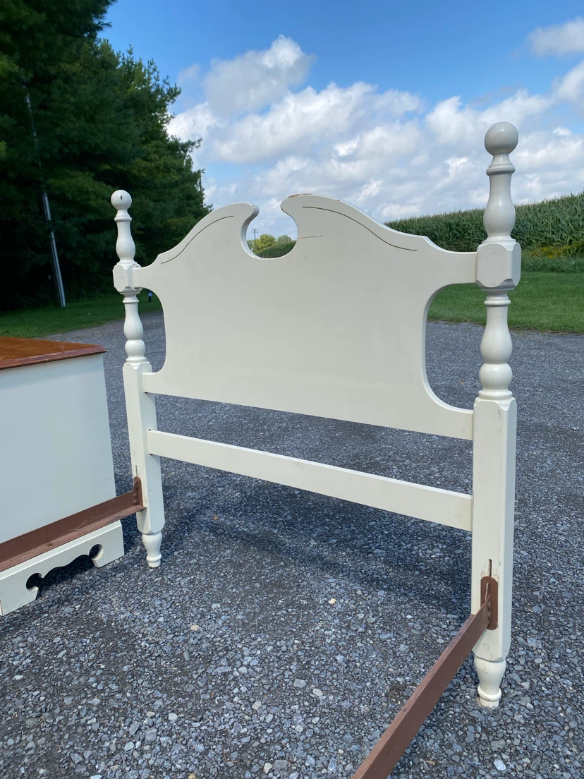 Drouin Vintage Twin Bed + Matching Nightstand (CAN DELIVER) - photo 4