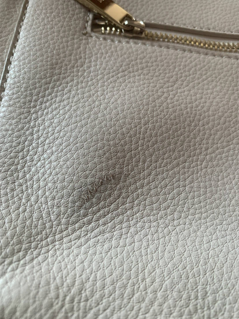 Danier Cream Leather Crossbody Bag - photo 3