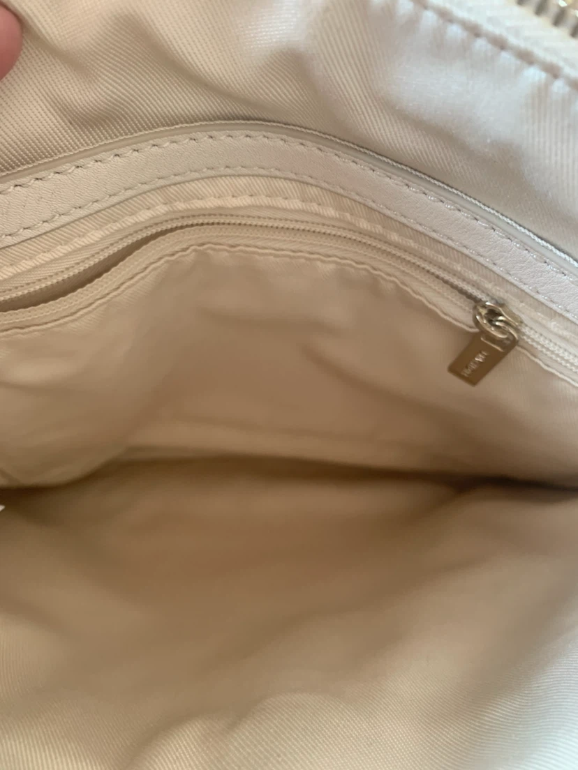 Danier Cream Leather Crossbody Bag - photo 4