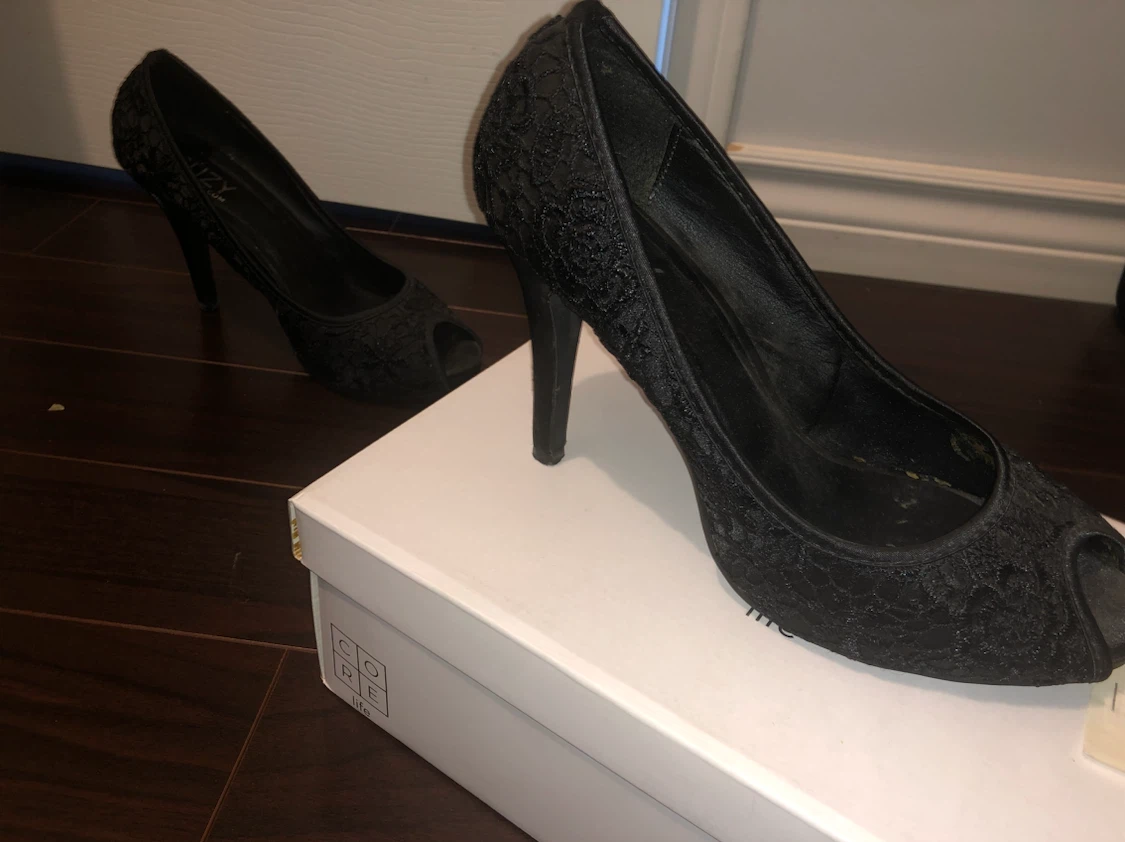 Suzy Shier Black Lace Peep-Toe Heels