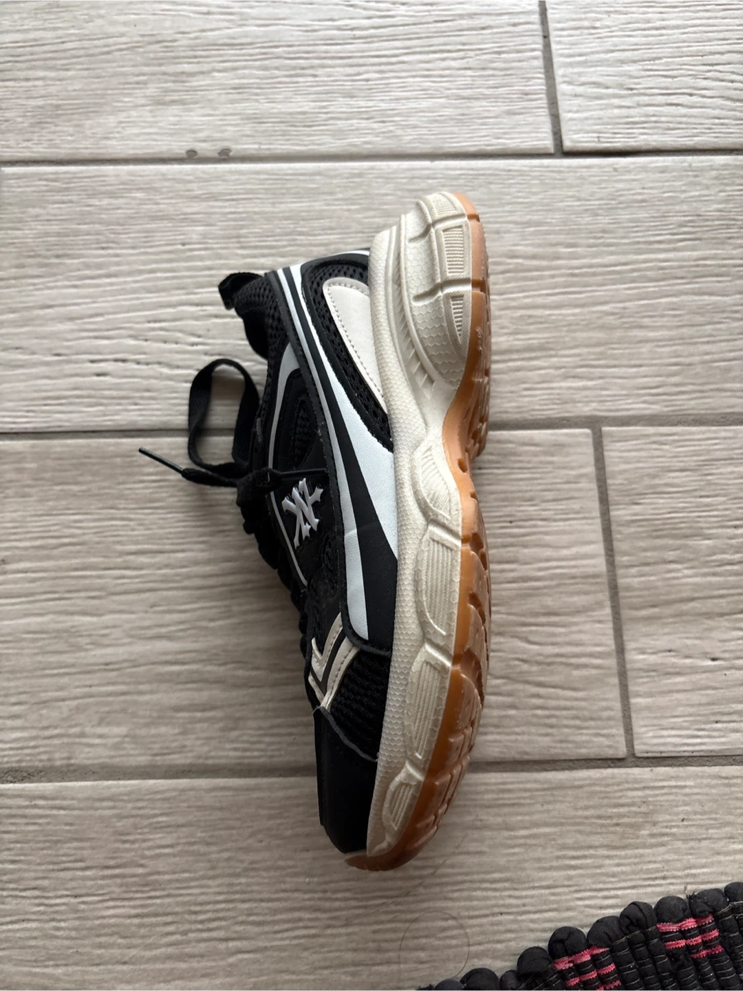 Black athletic shoes with white accents - photo 3