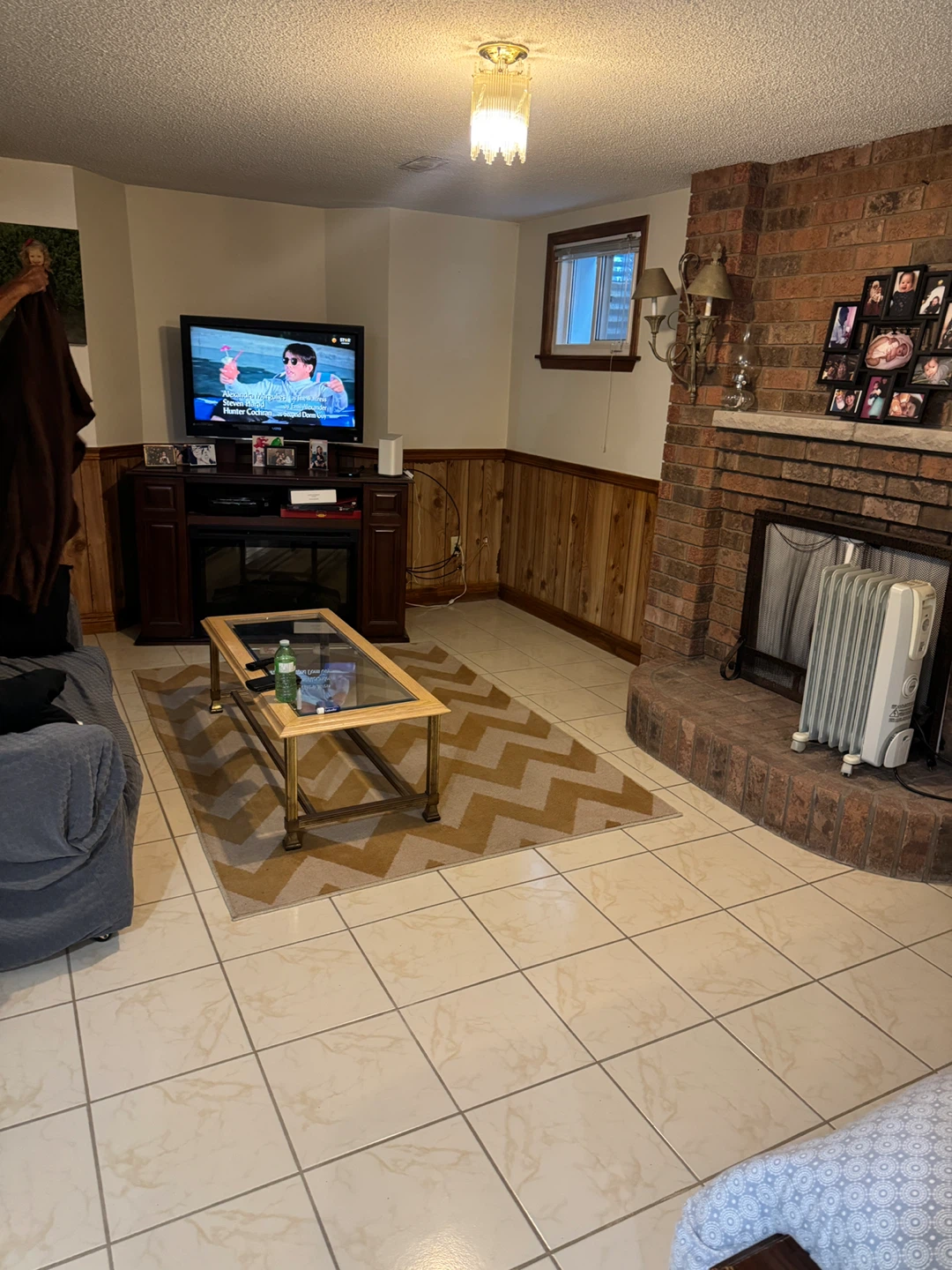 Basement bachelor apartment for rent - photo 2