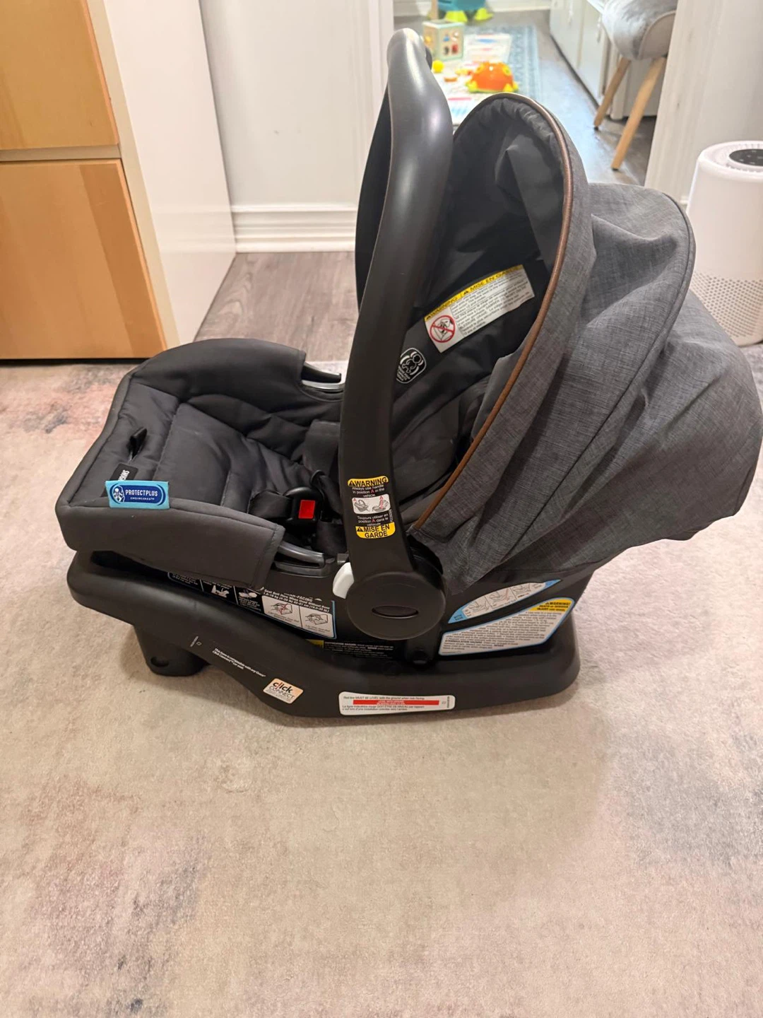 Graco SnugRide 35 Lite Infant Car Seat with the Base. - photo 2