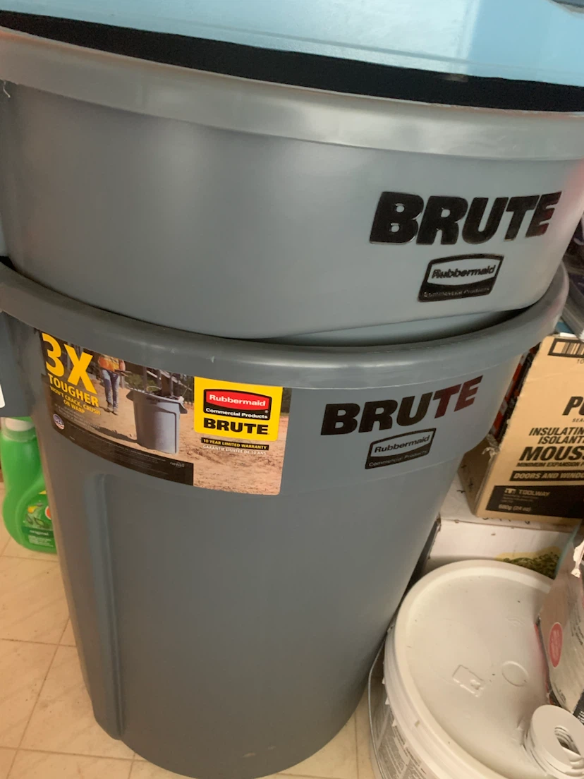 Rubbermaid BRUTE Commercial Trash Can
