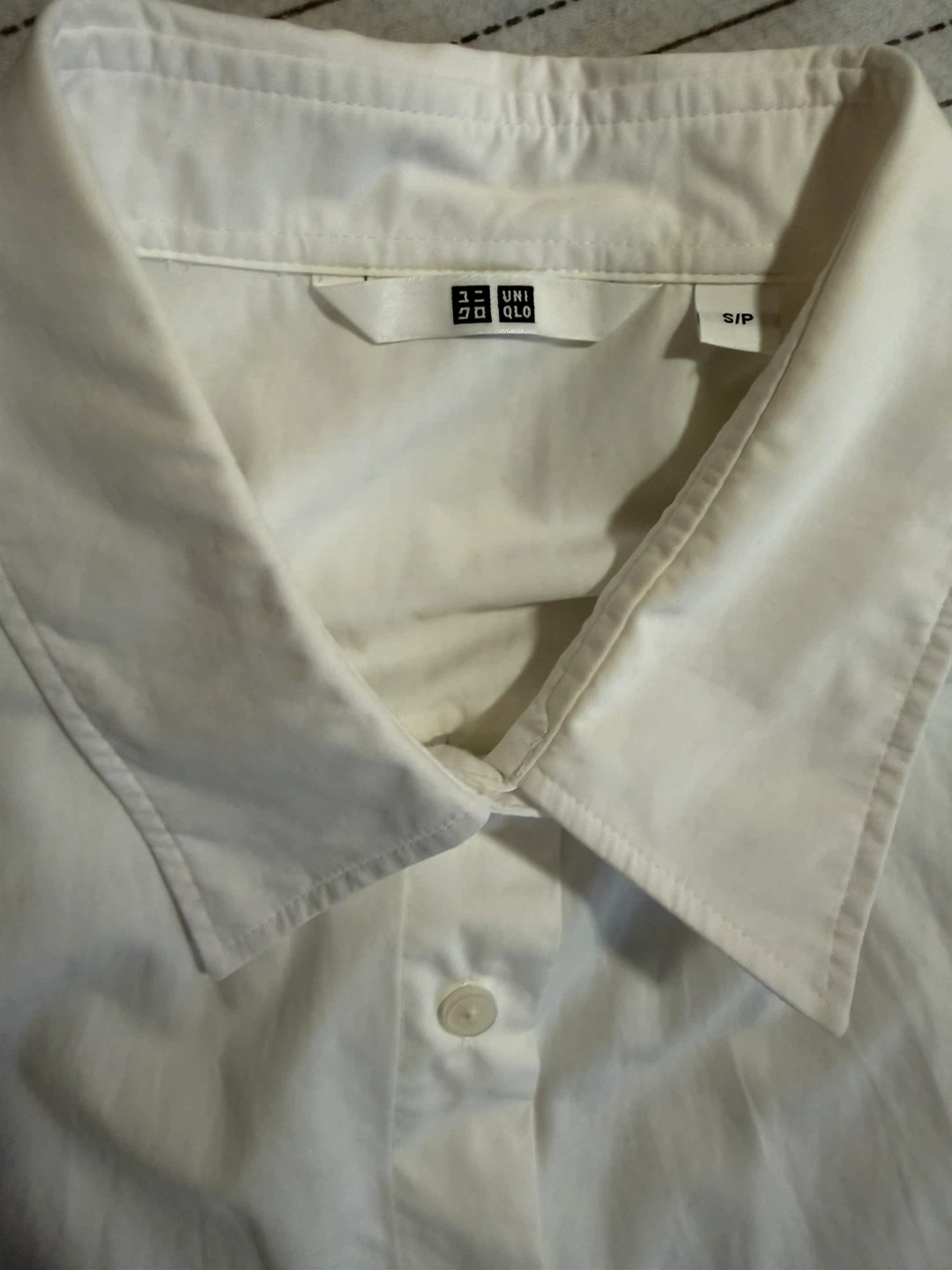 UNIQLO White Button-Up Shirt - photo 2
