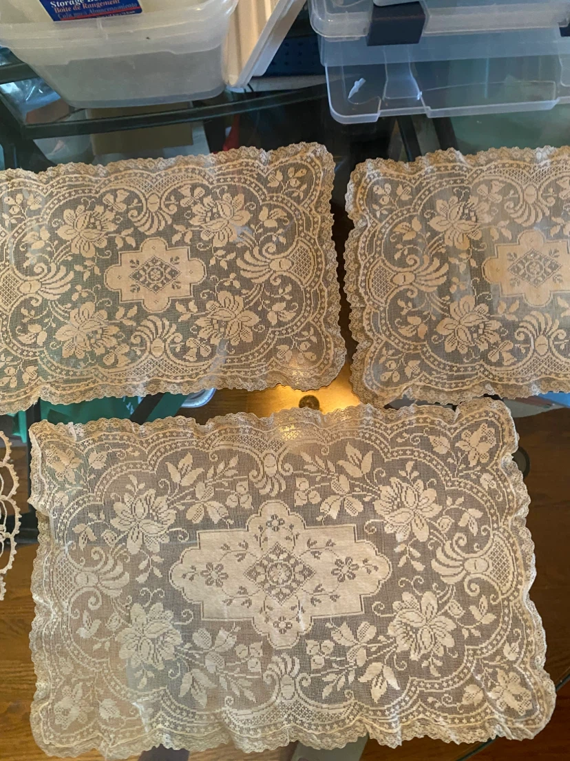 Victorian Lace Doilies for vanity table - Set of 3 - photo 2