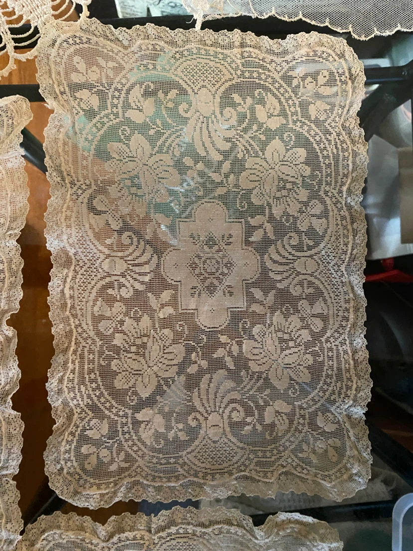 Victorian Lace Doilies for vanity table - Set of 3 - photo 5